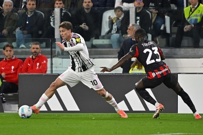 米体：泽林斯基本有望德比首发，但国家队赛后他出现身体问题（米体：泽林斯基有望在德比首发，但国家队赛后身体出现状况）