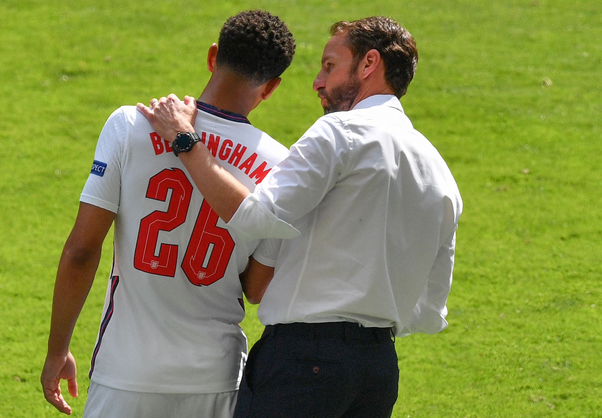 米兰体育总监：亚沙里和莫德里奇关系很好，他经常和莫德里奇交流（米兰体育总监：亚沙里与莫德里奇关系密切，交流频繁）