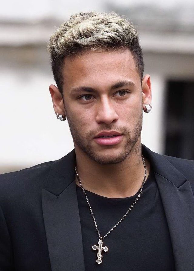 足坛狂欢一夜！欧冠7冠王3-2大逆转登顶意甲，红魔4-1大胜中资球队升第6（今夜足坛沸腾：欧冠七冠王3-2逆转登顶意甲，红魔4-1大胜中资俱乐部升至第6）