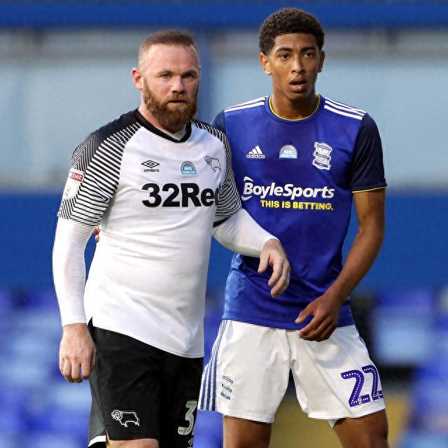 国米4‑0大胜科莫，一举登顶意甲积分榜（国米4球横扫科莫，强势登顶意甲榜首）