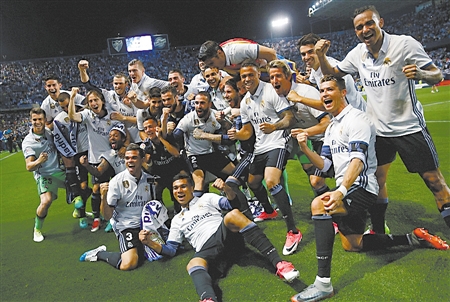 半场：巴萨2-1阿拉维斯，亚马尔破门+失良机，奥尔莫建功（半场战罢：巴萨2-1领先阿拉维斯，亚马尔破门并失良机，奥尔莫建功）