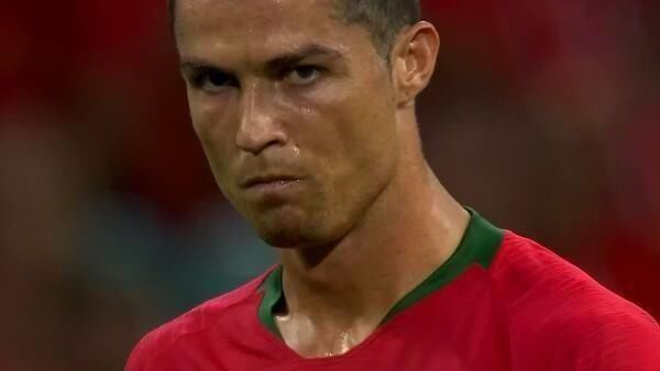 迪玛利亚优雅盘带演绎绿茵华尔兹（迪玛利亚用细腻脚法奏响草场圆舞曲）