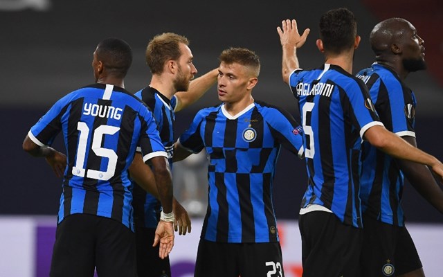 外媒：下赛季欧冠联赛阶段用球将采用白+薄荷绿+紫创新配色（外媒：欧冠下赛季比赛用球将启用白、薄荷绿与紫的全新配色）