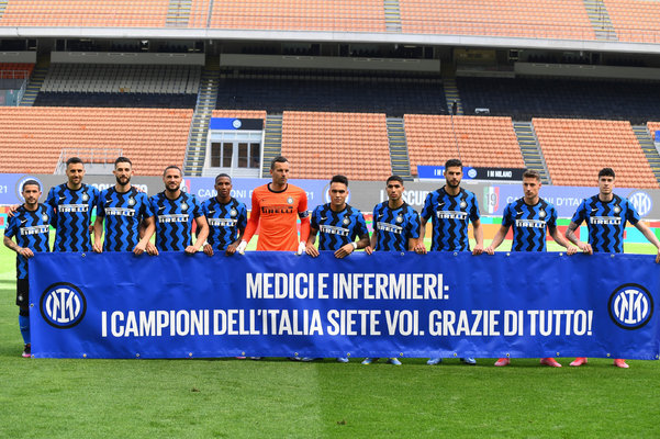 湖人詹姆斯关键封盖锁定胜局（詹姆斯关键大帽助湖人锁定胜利）