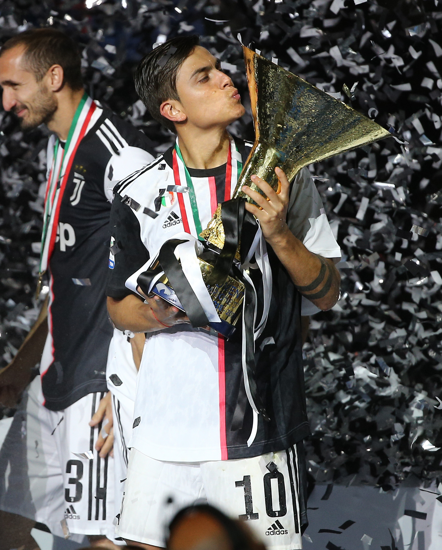 马卡：皇马患有“姆巴佩依赖症”，进攻模式重复且单一（马卡报：皇马过度依赖姆巴佩，进攻套路单一且缺乏变化）