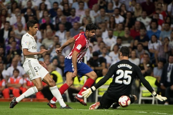 曼晚：曼联可在冬窗尝试引进托尼，他与姆伯莫配合默契（曼晚：曼联冬窗或尝试签下托尼，其与姆伯莫配合默契）