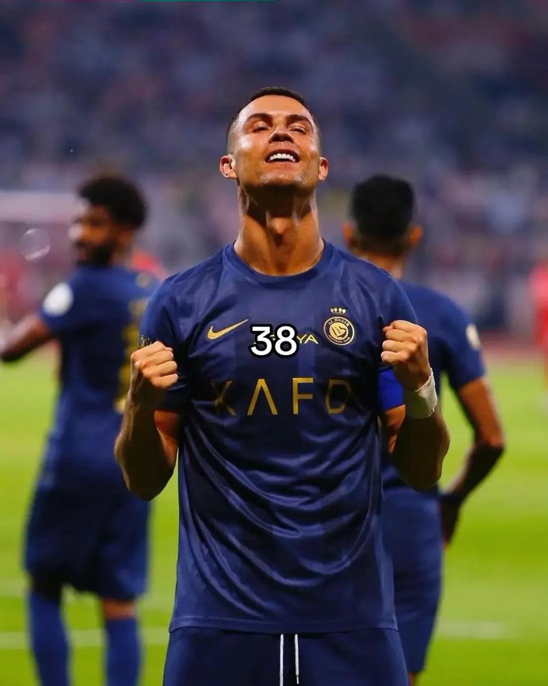 里程悲！伦纳德快船生涯30+次数达到70次，升至队史第二（伦纳德快船生涯第70场30+，升至队史第二）