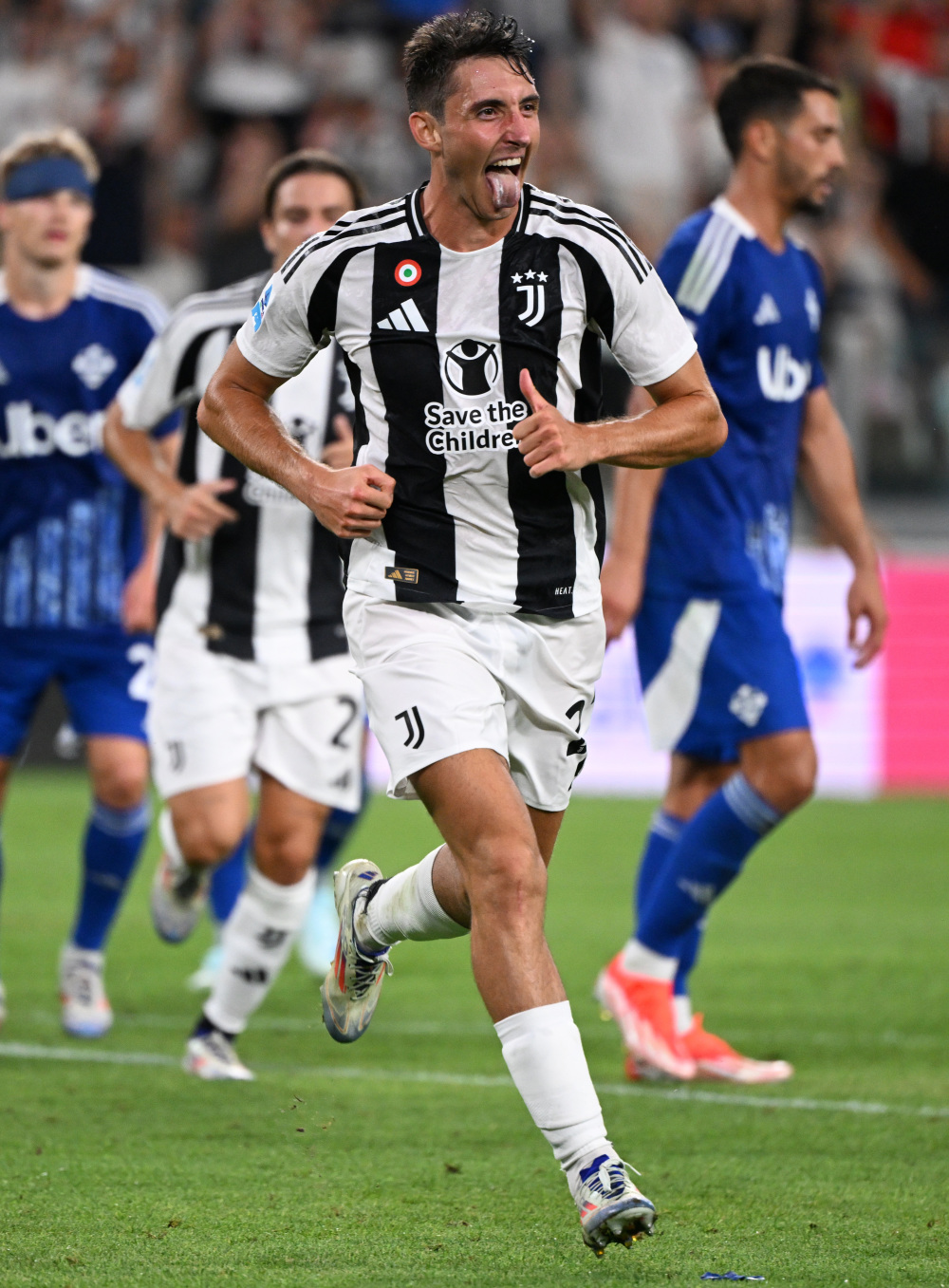 科尔：格林将在当地时间周日归队，但能否出战尚待队医决定（科尔：格林将于当地时间周日归队，是否出战待队医评估）