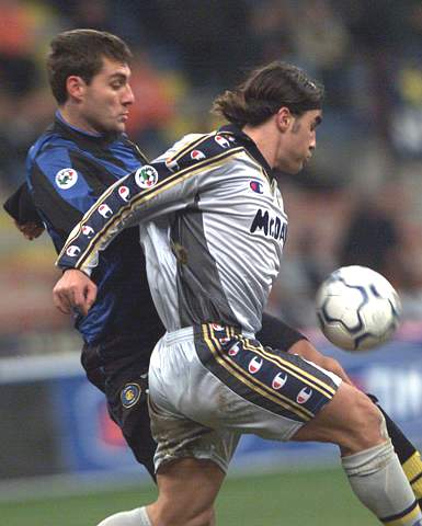 离谱！因内裤颜色与裁判发生争吵，印度球队果阿队长赛前染红（因内裤颜色与裁判争执，印度果阿队长赛前吃到红牌）